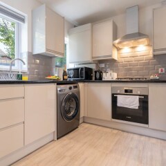 Four Bedroom House With Garden and Parking in West Midlands in Birmingham, United Kingdom from 227$, photos, reviews - zenhotels.com photo 8