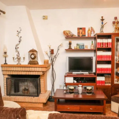 Antonia House thumbnail 13