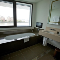 Crowne Plaza London - Battersea thumbnail 9