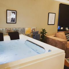 Stilvolles City-Loft mit privatem Whirlpool - Bild 12