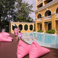 ROYAL PINEAPPLE HOTEL | A Welcome to Wealth and Good Fortune - Bild 13