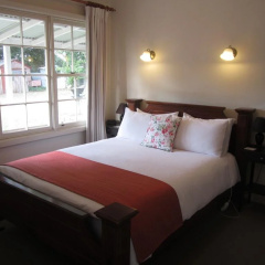 Sutton Forest Cottage thumbnail 2