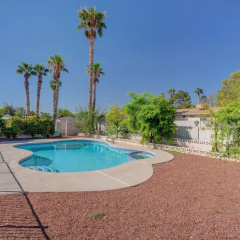 Luxurious 4BR House with Large Pool Near Strip - Bild 13