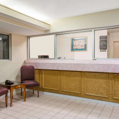 Super 8 by Wyndham Stafford thumbnail 2