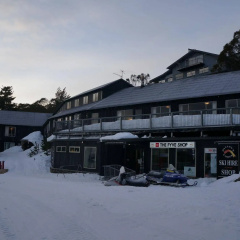 Halleys Lodge thumbnail 1