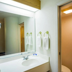 OYO Hotel Markle IN I-69 thumbnail 10