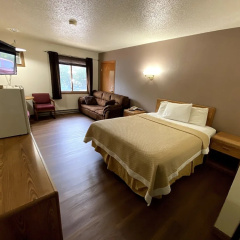 Woodlands Inn & Suites thumbnail 7