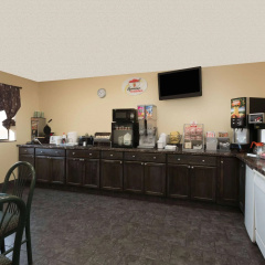 Super 8 by Wyndham Topeka/Wanamaker RD/I-70 thumbnail 12