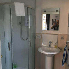 The Red Townhouse thumbnail 7