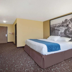 Four Seasons Inn thumbnail 2