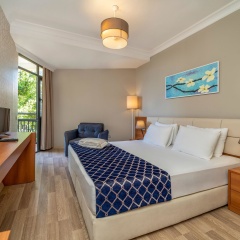 Uras Beach Hotel - Bild 1