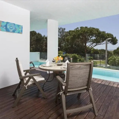 Sunny Lounge Apartment thumbnail 9