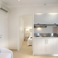 Marina Beach Suite Hotel thumbnail 5