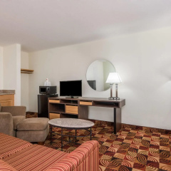 Super 8 by Wyndham Fayetteville thumbnail 2