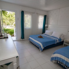Blue & White Hotel - Bild 1