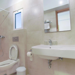 International Hotel thumbnail 9