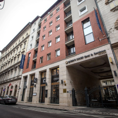 Queen's Court Hotel & Residence - Bild 1