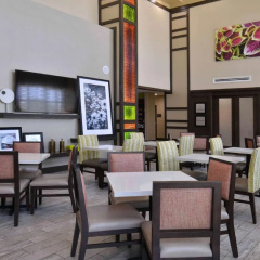 Hampton Inn & Suites Dallas Market Center thumbnail 17