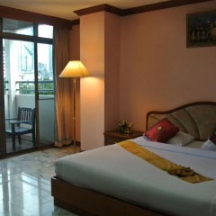 At Paradise thumbnail 6