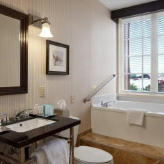 DoubleTree by Hilton New Bern Riverfront