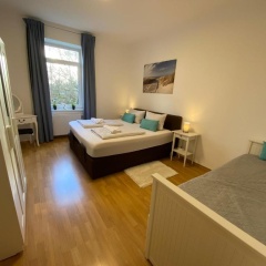 ZUR SCHLEUSE - Haus mit 2 Ferienwohnungen, gesamt bis 9 Personen - Garten - Bild 1