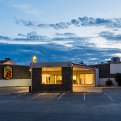 Super 8 By Wyndham Sterling Co thumbnail 1