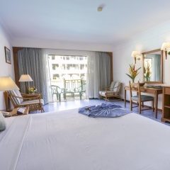 Amora Beach Resort Phuket - Bild 3