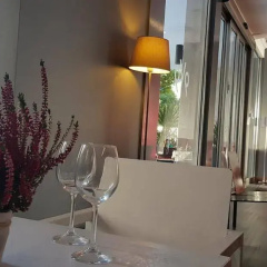 9V9 Hotel thumbnail 36