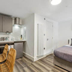 STH Sutherland Avenue Apartment thumbnail 13