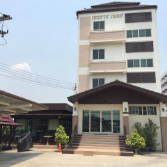 OYO 660 Taevaraj Place
