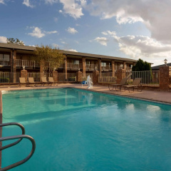 Super 8 by Wyndham Universal City thumbnail 13