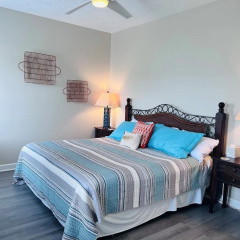 Sunny Times 4 Bedroom Home by RedAwning thumbnail 2