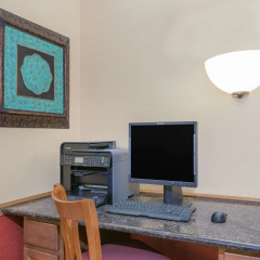 Super 8 by Wyndham Marshalltown thumbnail 3