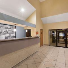 Super 8 by Wyndham Midland thumbnail 2