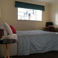 The Queen Hotel thumbnail 5