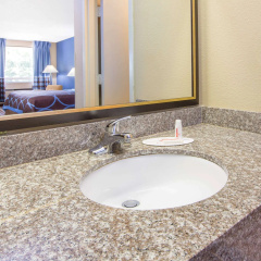 Super 8 by Wyndham Dothan thumbnail 10