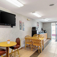 Econo Lodge thumbnail 10