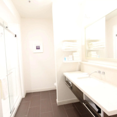 Hampton Inn & Suites Dallas Market Center thumbnail 10