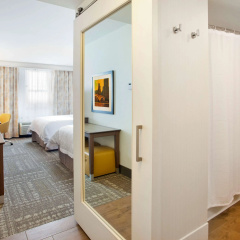 Hampton Inn & Suites Minneapolis / Downtown thumbnail 2