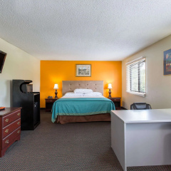 Super 8 by Wyndham Greensboro/Coliseum/Conv. thumbnail 6