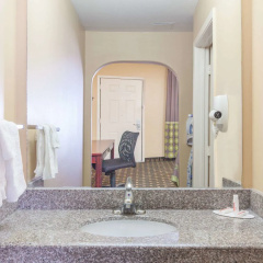 Platinum Inn & Suites Willowbrook Houston thumbnail 10