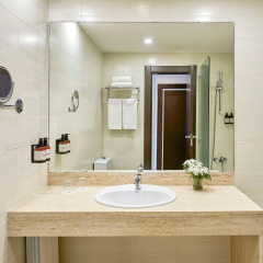 NH Barcelona Eixample - Bild 8
