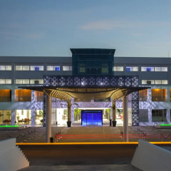 King Evelthon Beach Hotel & Resort