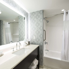 Hampton Inn & Suites Portsmouth Downtown thumbnail 9