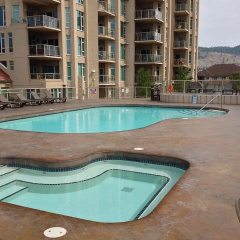 Sunset Waterfront Resort by KelownaGo thumbnail 12