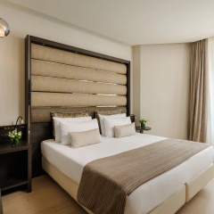 The Square Hotel thumbnail 3