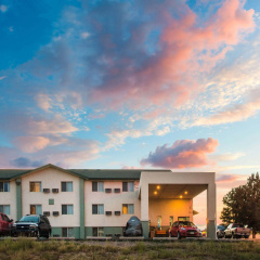 Super 8 by Wyndham Pueblo thumbnail 13