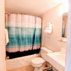 Smuggler's Cove Inn thumbnail 9