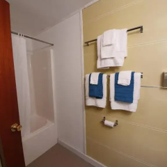 Yardarm Motel thumbnail 11