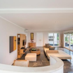 Villa Six Karang Kembar - Bild 1